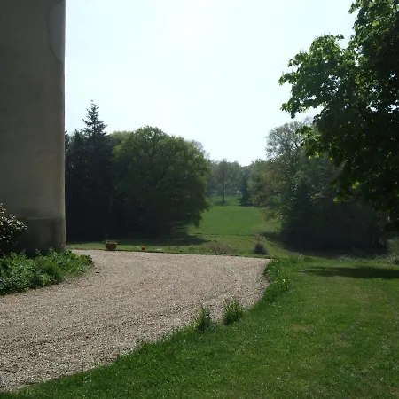 Chateau De La Ville-hue *